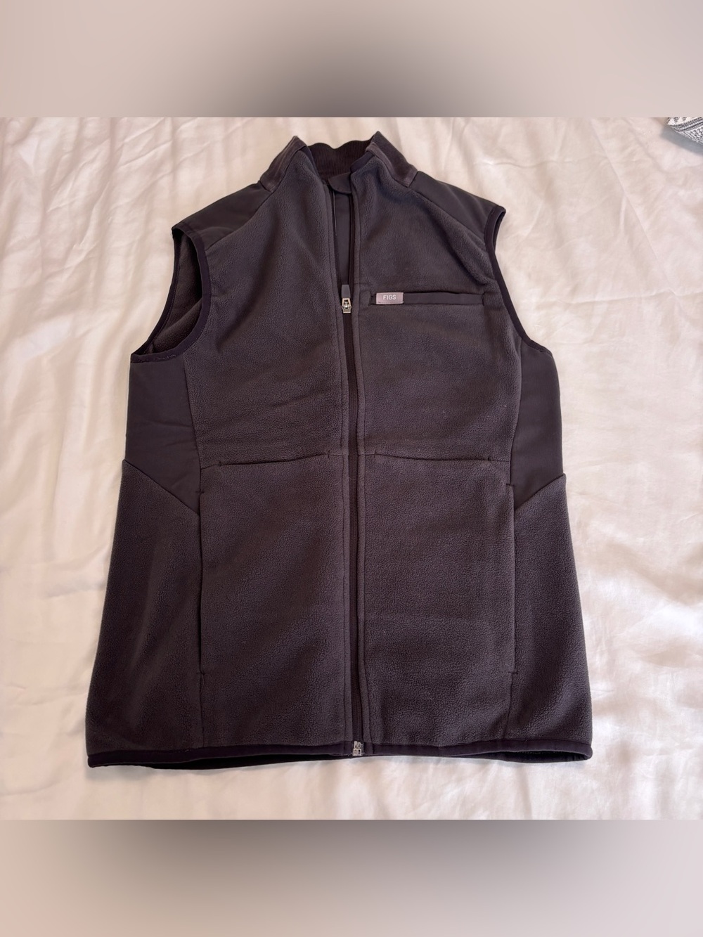 Figs Deep Charcoal on-shift fleece vest XS women’s